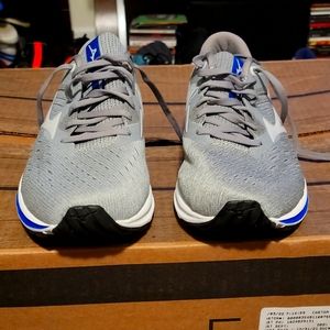 Mizuno wave rider 24